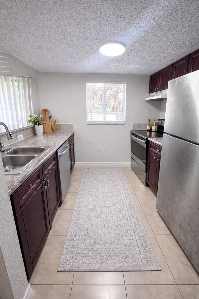 3 bd/2.5 ba + Stainless Steel Appliances + 1 Car Garage + up to 3 Months Off! - 3 bd/2.5 ba + Stainless Steel Appliances + 1 Car Garage + up to 3 Months Off! Apartment