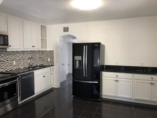 Foto del edificio - 5814 Marquita Ave