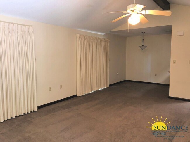 Building Photo - Great 2 Bedroom Unit Near Eglin AFB