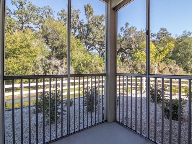 Foto del edificio - Ground Floor 2/2 with Conservation Views for Lease in Brandon, FL