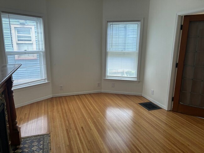 Building Photo - 481 Meigs St
