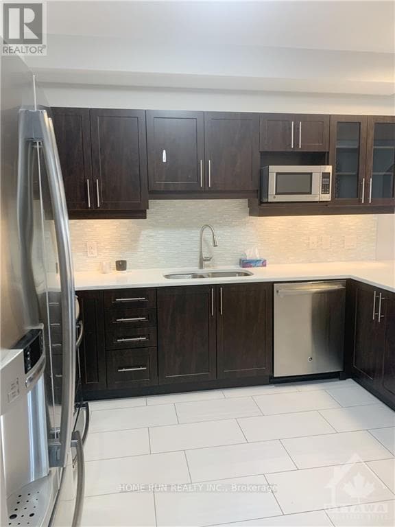 Building Photo - 488 Dundonald Dr