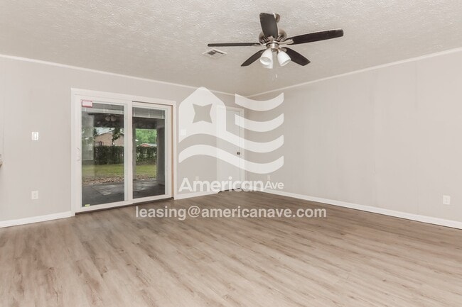 Foto del edificio - 4747 Falcon Ln