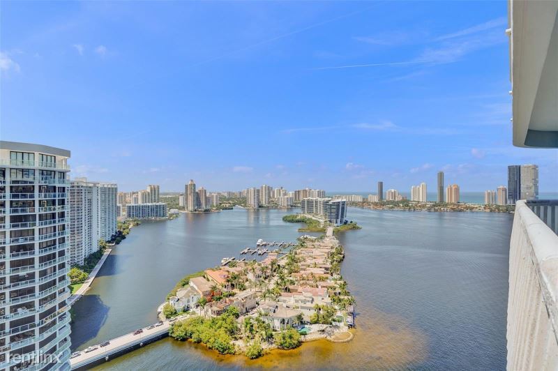 Primary Photo - 3000 E Island Blvd