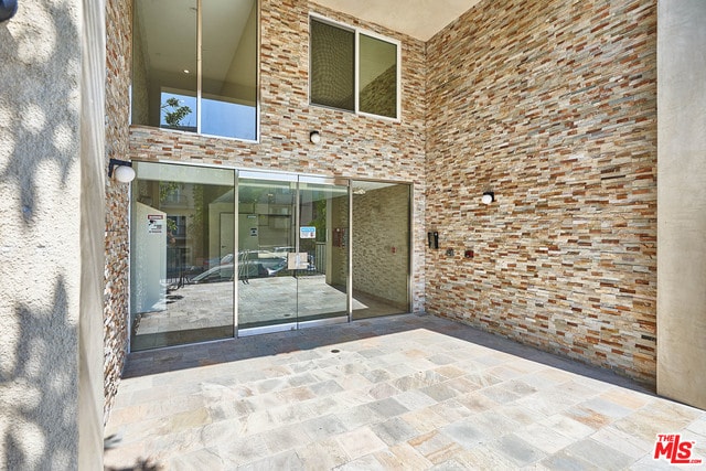 Building Photo - 970 S St Andrews Pl