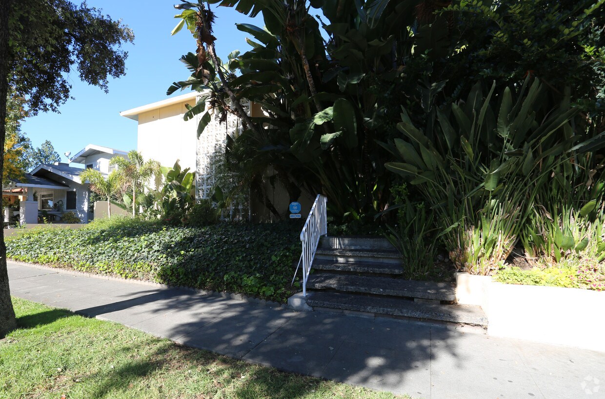 Building Photo - 1053 E Orange Grove Blvd