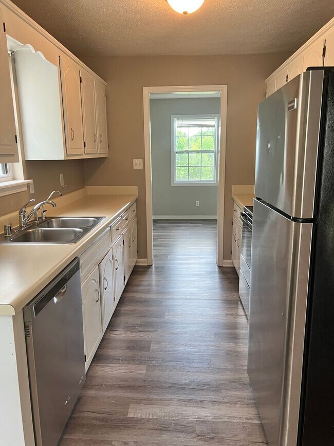 Foto del edificio - Cozy 3 Bed Home near Ft Campbell with Fenc...