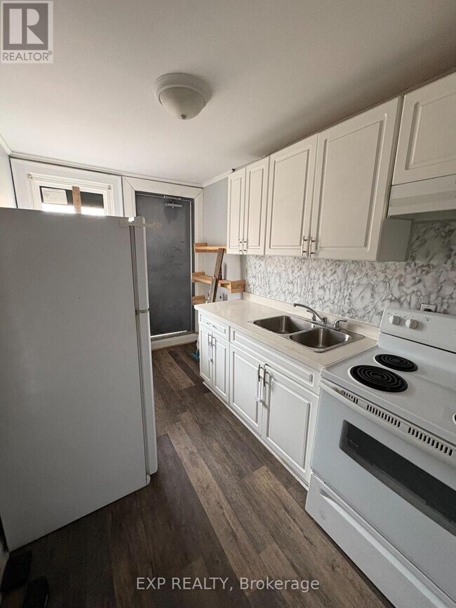 Photo du bâtiment - 50 East Avenue S