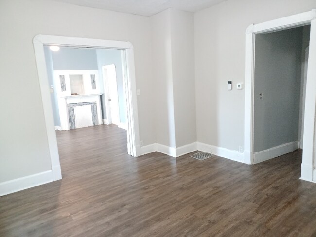 Building Photo - 1054 W 31st St