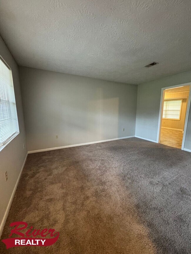 Foto del edificio - 3 Bedroom 2 Bath House with Double Garage ...