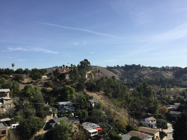 Foto del edificio - 4680 Glenalbyn Dr