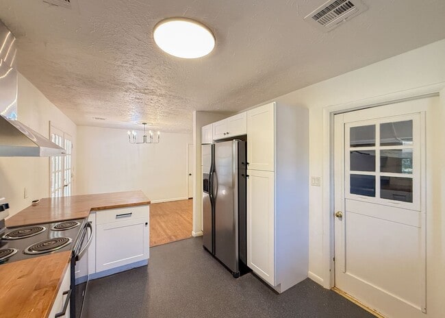 Building Photo - 10416 Ridgeview Dr