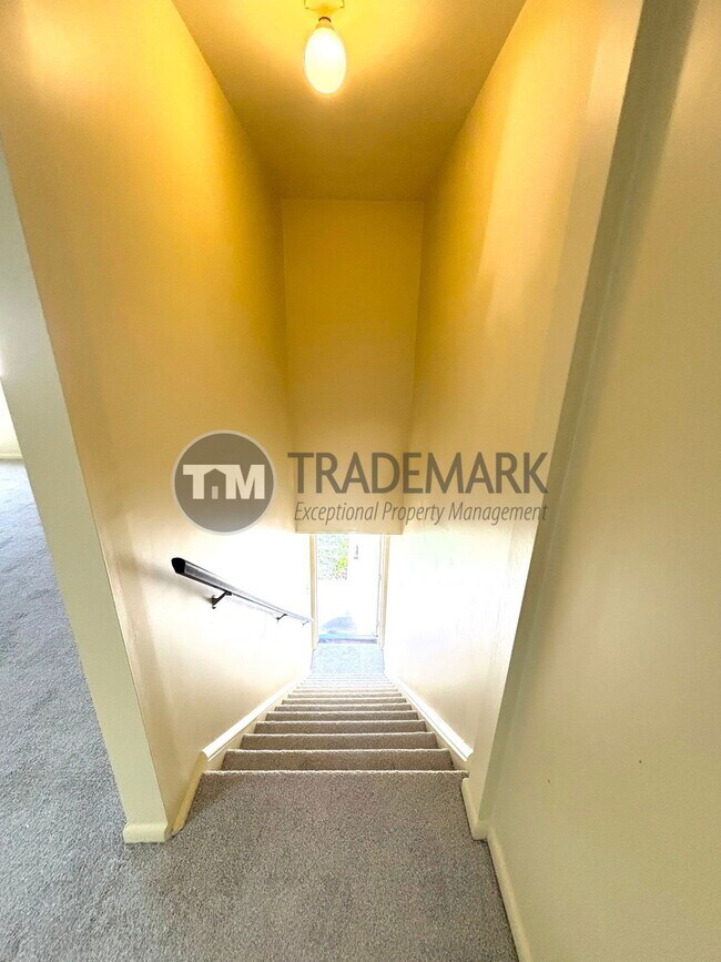 Building Photo - 302 Lincoln Ave