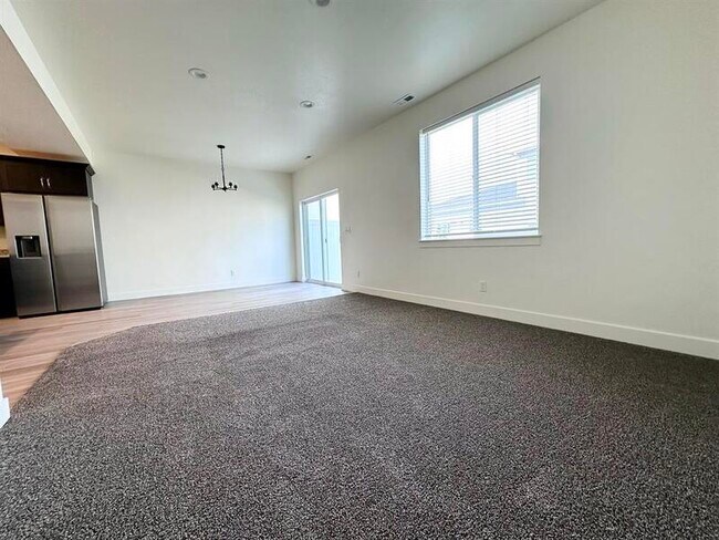 Foto del edificio - 250 1200 S