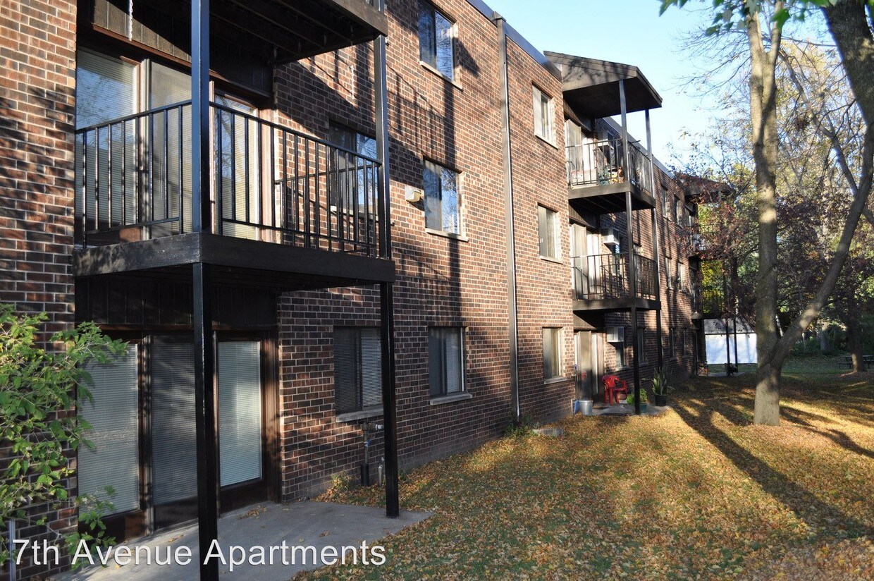 Primary Photo - 2050-2052 7th Ave E