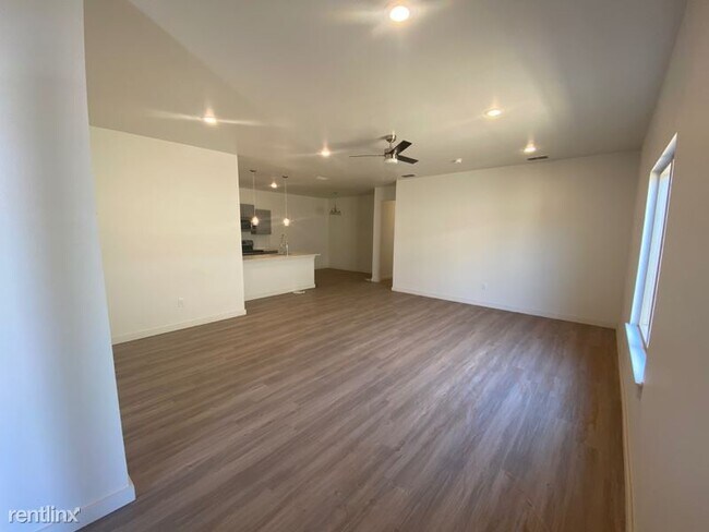 Building Photo - 3 br, 3 bath Townhome - 5512 Itasca St.