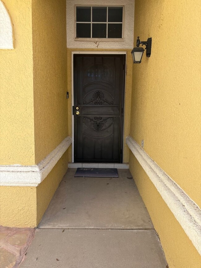 Foto del edificio - Home for Rent in Horizon by the Golf Course