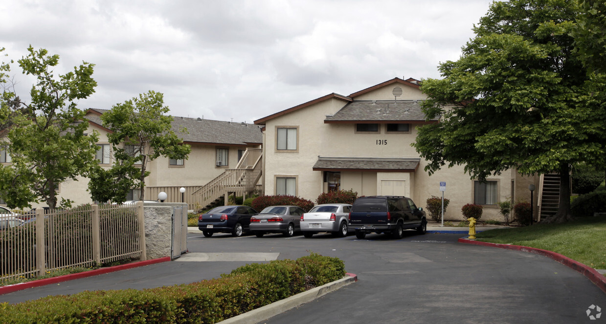 Building Photo - Woodman Village Apartments