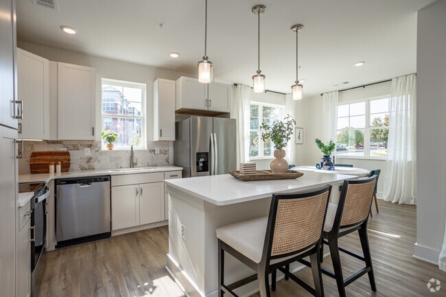 2BR, 2BA Crew - 1,185SF - Kitchen - Anchor 934