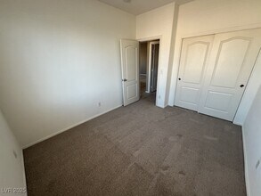 Building Photo - 733 Easter Lily Pl