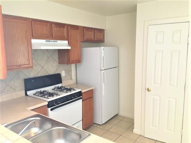 Foto del edificio - 403 Hedgewood Dr