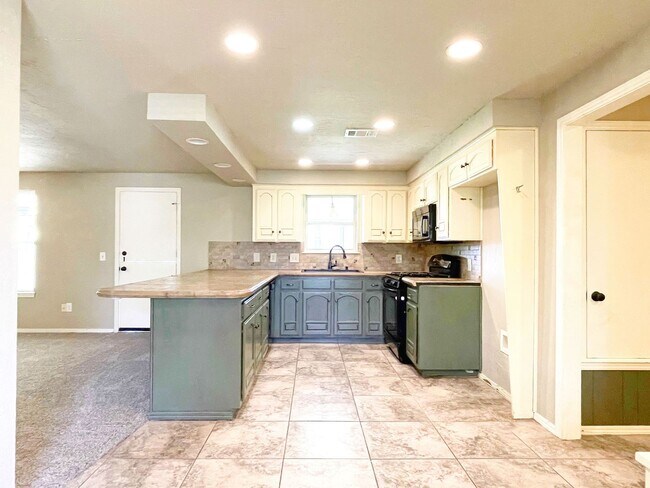Building Photo - Back to School Move in Special~ $150 off y...