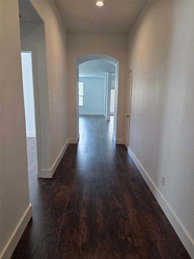 Building Photo - 8206 Summer Lake Pass Ln