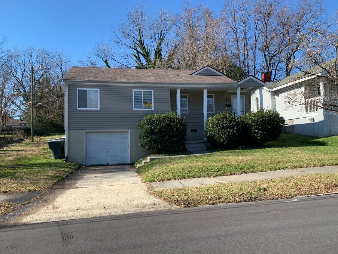 Primary Photo - 4 Bedroom, 2 Bathroom House in Greensboro