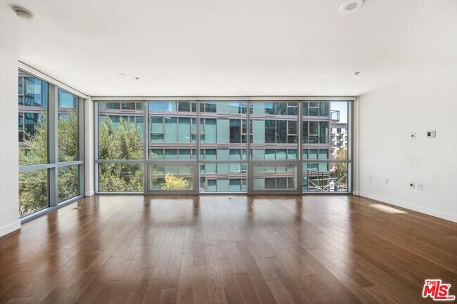 Foto del edificio - 901 Flower St