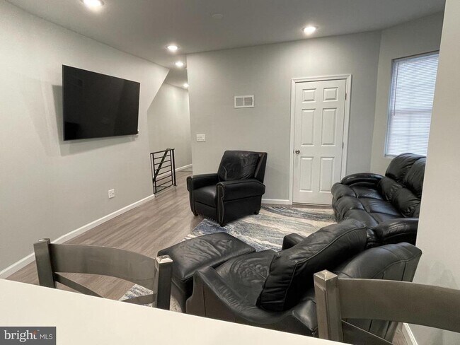 Foto del edificio - 250 W Bridge St