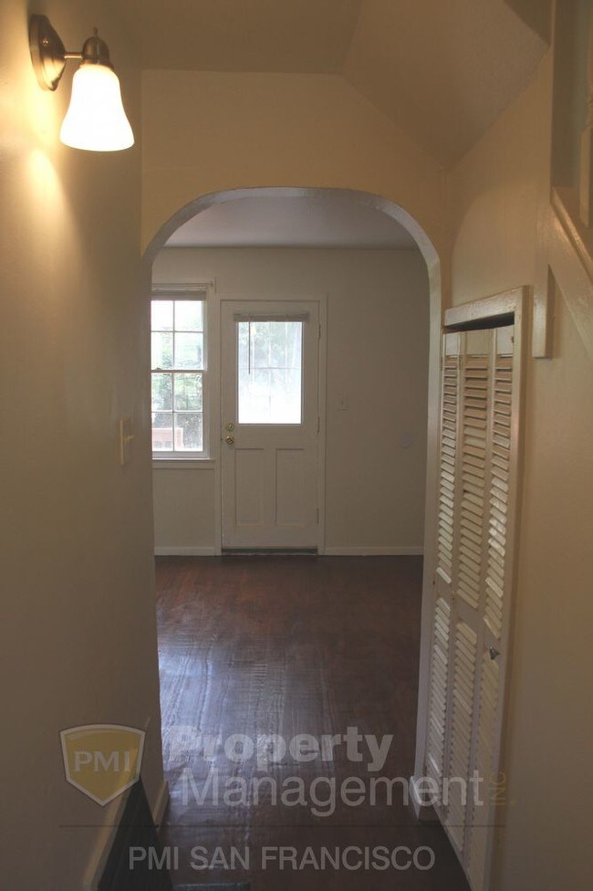 Foto del edificio - Renovated Two Stories Hillcrest Park Condo