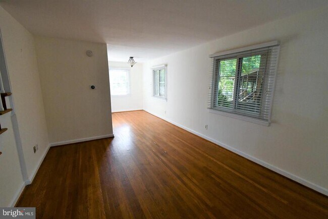 Building Photo - 41 Underwood Pl