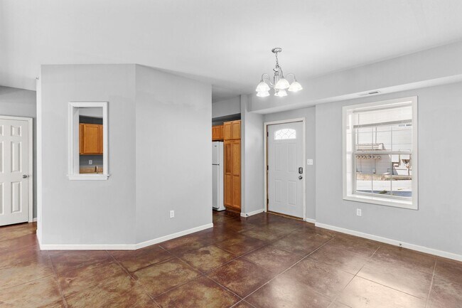Building Photo - 3BR/2BA ON EAST CAMPUS!