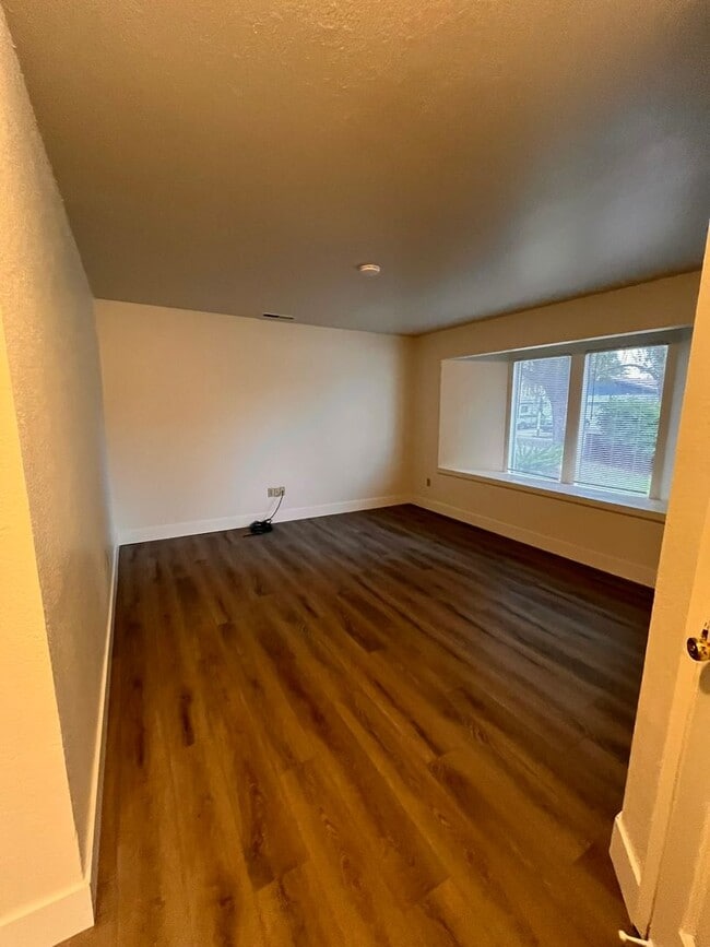 Building Photo - 1524 Swarthmore Dr