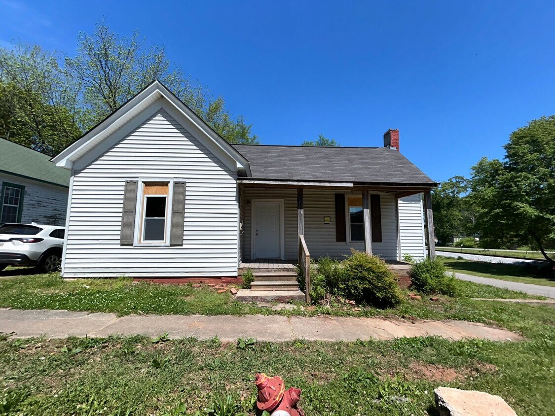 Primary Photo - GRANTVILLE- 103 Moreland St 2/1
