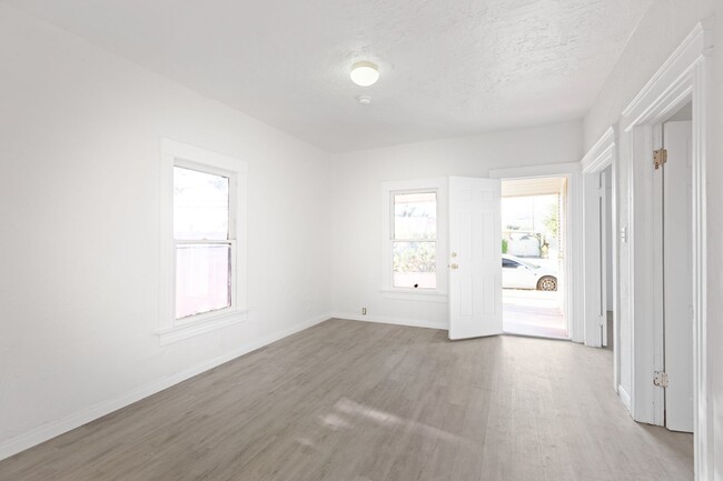 Building Photo - Welcome to Your Dream Home in San Fernando!