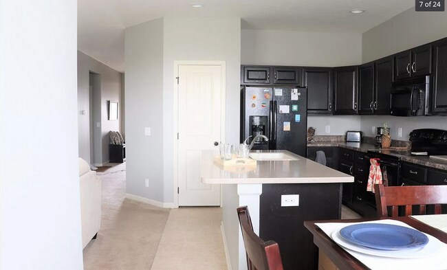 Foto del edificio - Spacious 4-Bedroom Near Lake Cunningham