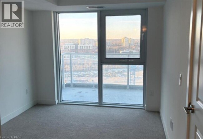 Photo du bâtiment - 1010 Sandy Beach Rd