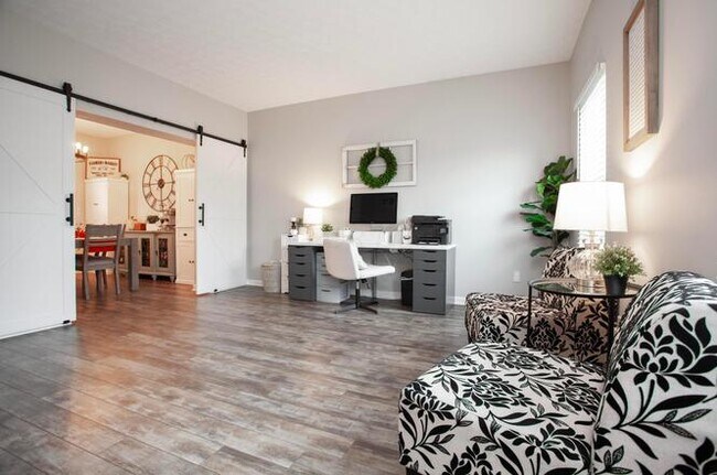 Foto del edificio - 7846 Tree Lake Blvd
