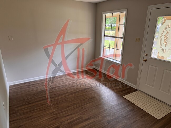 Foto del edificio - 6475 Forest Glen Dr