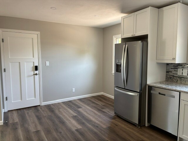 Kitchen/dining - 863 S Silver Lake St