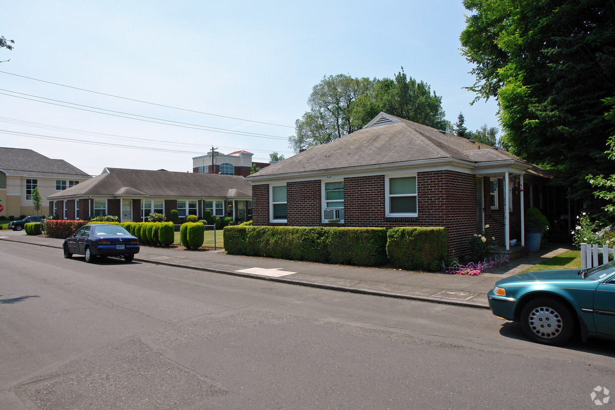 Building Photo - Floresta Court