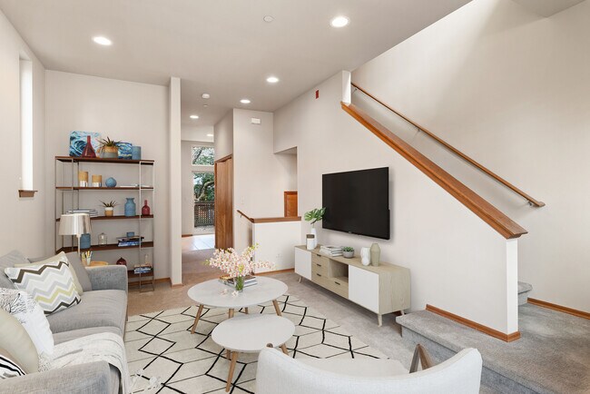 Building Photo - 152 Madrona Way NE