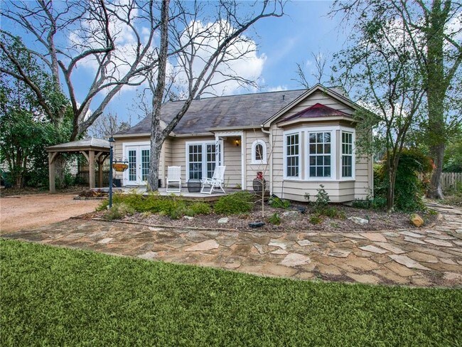 Building Photo - 1408 San Saba Dr