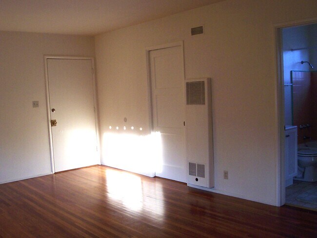Vista de la sala de estar2 - 144 N Sierra Bonita Ave