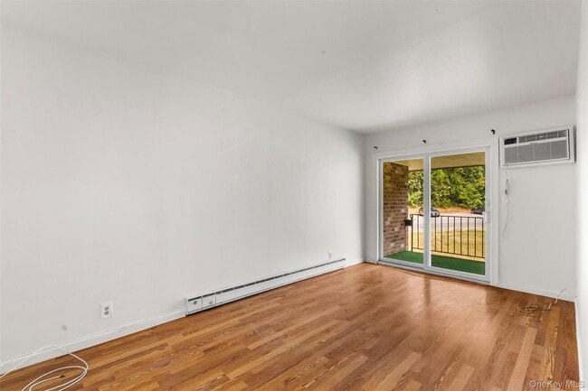 Building Photo - 1513 Old Country Rd