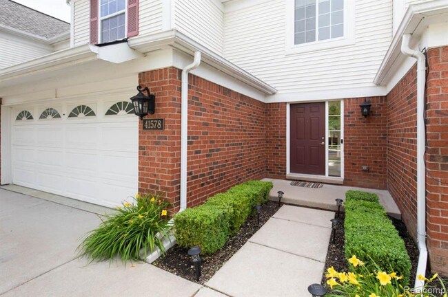 Foto del edificio - 41578 Mitchell Rd