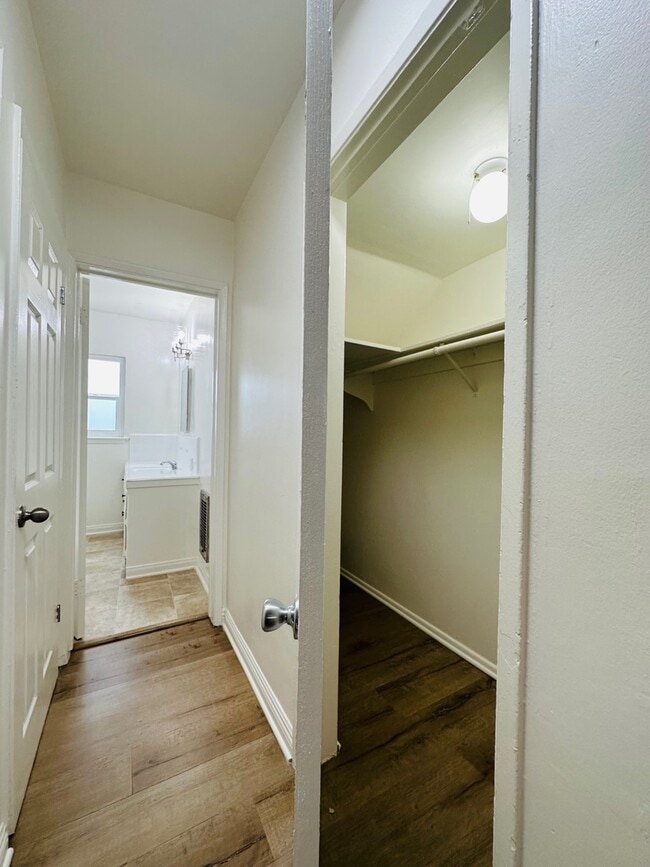 Building Photo - 4122 - 4136 Palmwood Drive