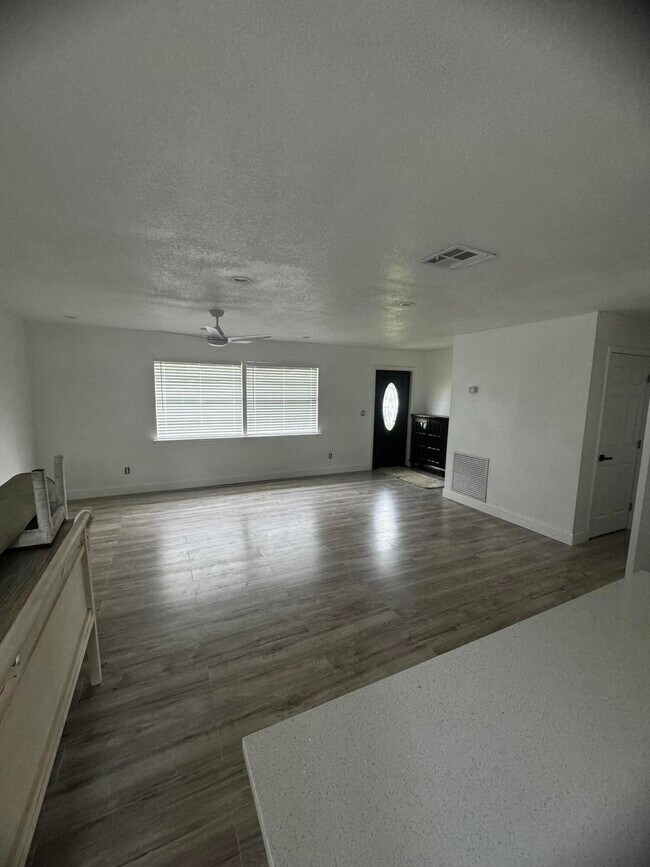 Foto del edificio - 3236 1st St