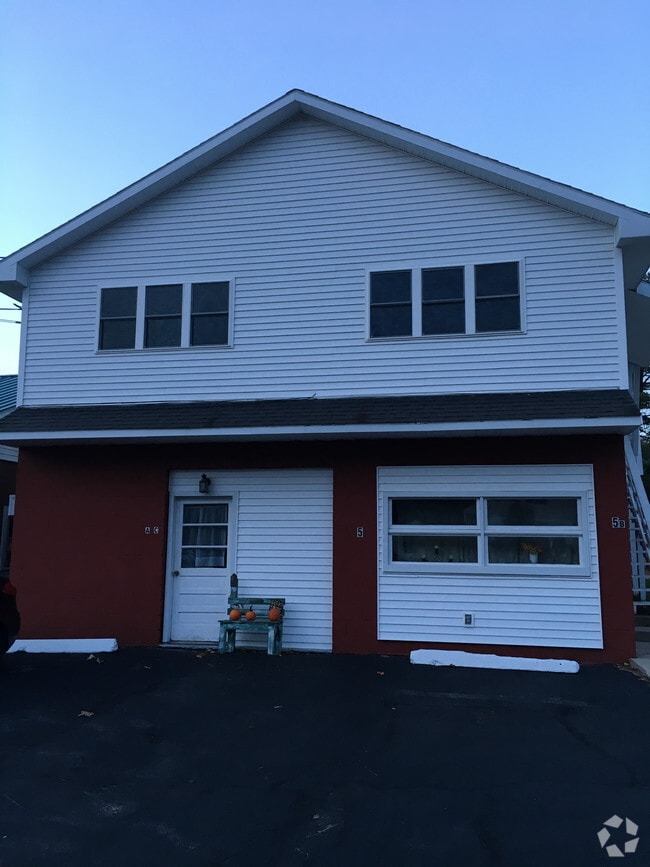 Building Photo - 5 Adirondack Rd